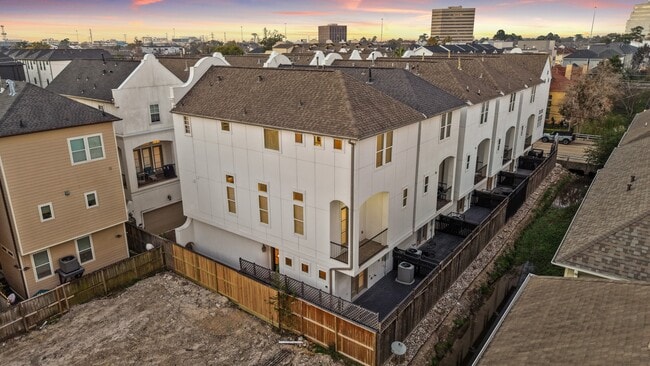 Building Photo - 1250 W 23rd St