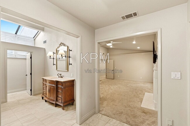 Building Photo - 3342 Cove Cir