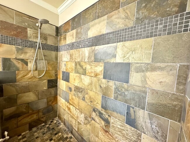 Building Photo - 4 Bedroom | 3 Bathroom Raleigh Home with F...