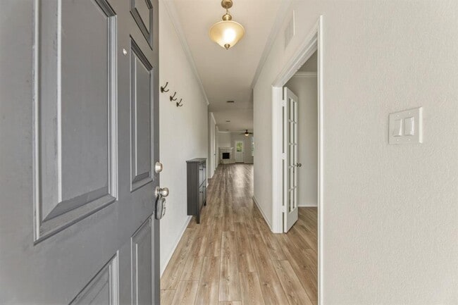 Building Photo - 428 English Oak St