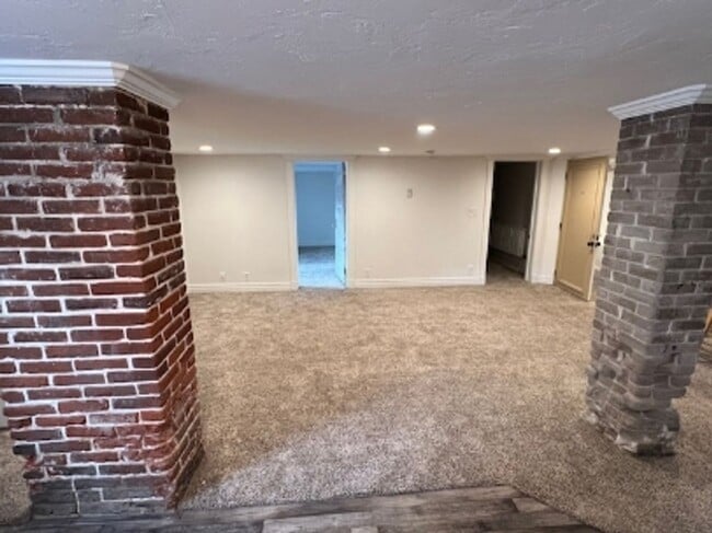 Primary Photo - 313 N 1st St W