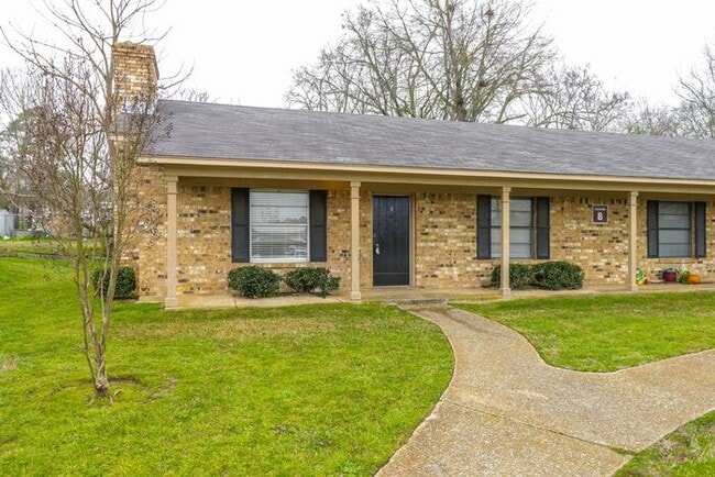 Primary Photo - Available Now! 2 bedroom 1 bath in Lindale Tx!