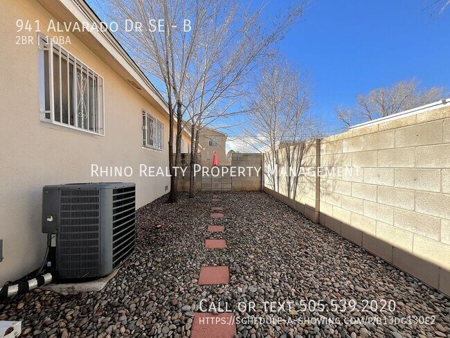 Building Photo - 941 Alvarado Dr SE