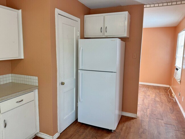 Building Photo - Affordable 2 Bed 1 Bath in Sunnyside Heights