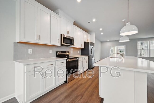 Building Photo - 636 Brookwood Glen Terrace