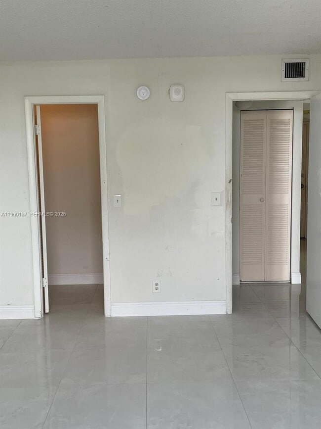 Building Photo - 470 Executive Center Dr