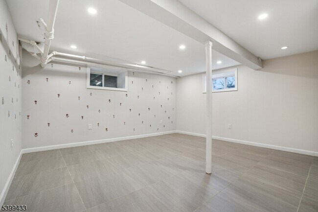 Building Photo - 80 Locust Ave