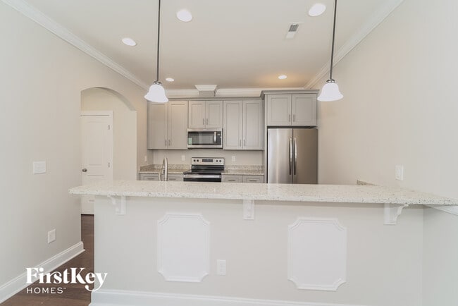Building Photo - 13130 Circle Dr
