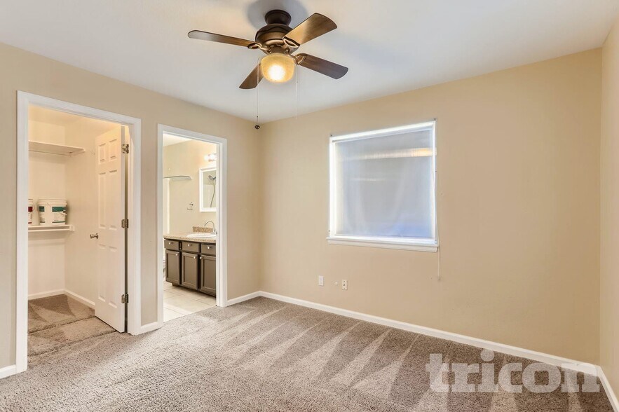 Building Photo - 240 S Irving St