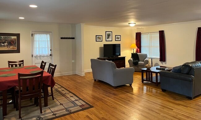 Building Photo - 461 E Boundary Ave SE