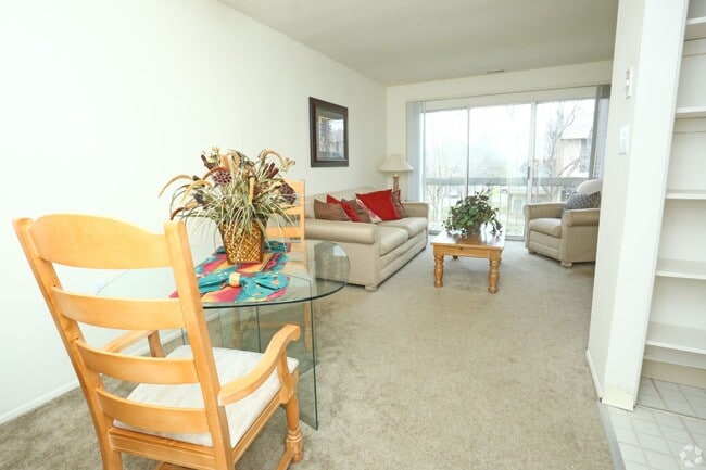 Building Photo - Clover Tree Apartments