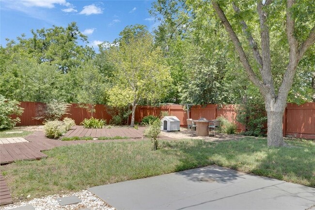 Building Photo - 2102 Bristol Dr