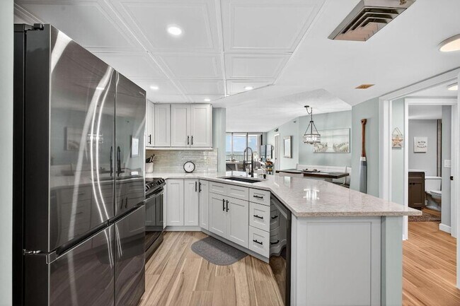 Building Photo - 9650 S Ocean Dr