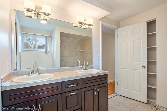 Building Photo - 14377 Cranston St