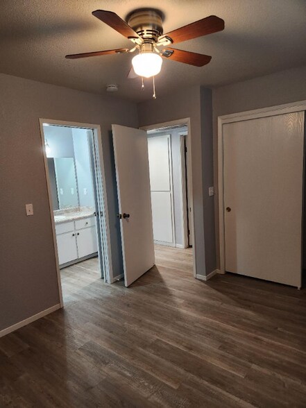 Building Photo - 325 Springville Ct