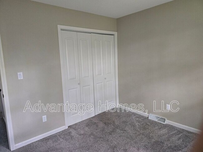 Building Photo - 423-423 N Marion St