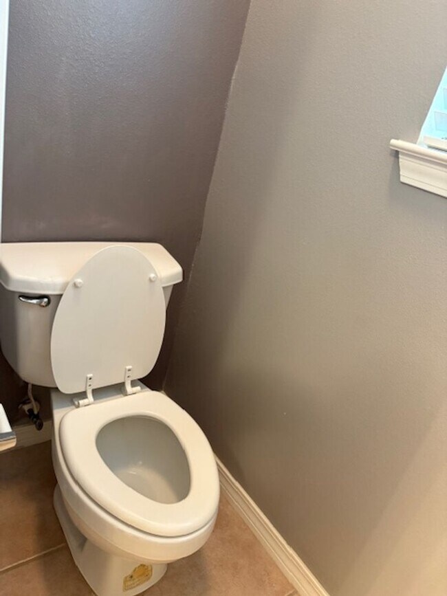 Building Photo - 1833 Sundown Dr