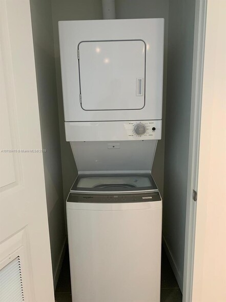 Building Photo - 1600 NE 1st Ave