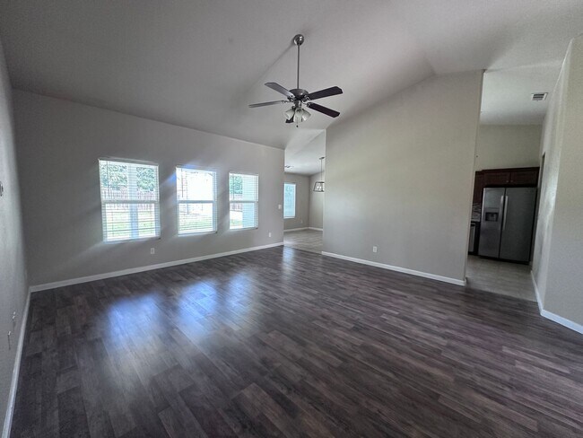 Building Photo - NW Visalia Home Coming Soon!