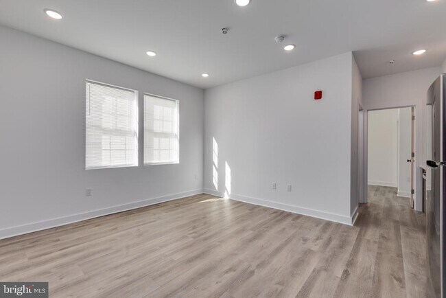 Building Photo - 715 W Cumberland St