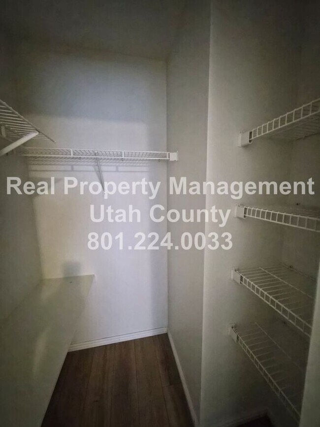 Building Photo - 747 Hanover Dr