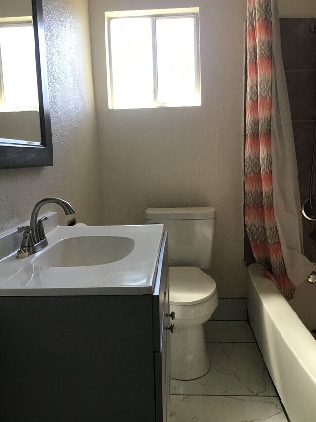 Building Photo - OL811/8171/2-Holmes, Kelsey
