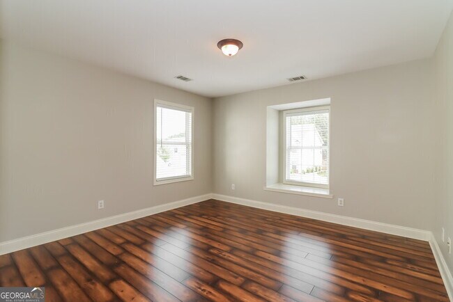 Building Photo - 231 Parkmont Way
