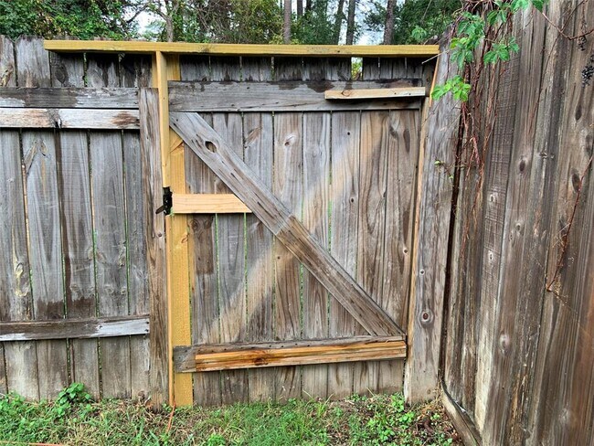 Building Photo - 5613 Hollow Pines Dr