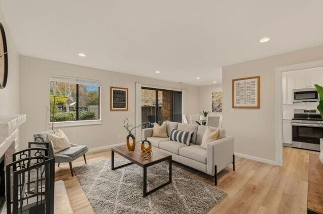 Building Photo - 3401 La Terrace Cir