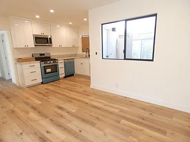 Building Photo - Luxury Four-Unit Estate