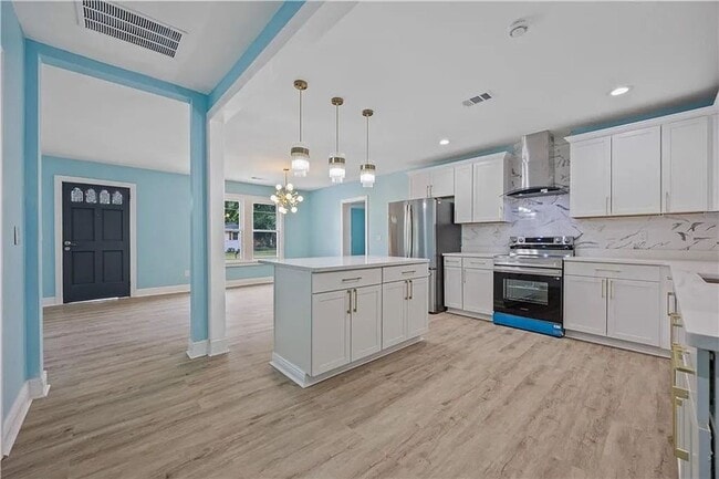 Building Photo - Move In by 5/1 & Save $500 OFF MAY Rent — Fully Renovated Gem!!!
