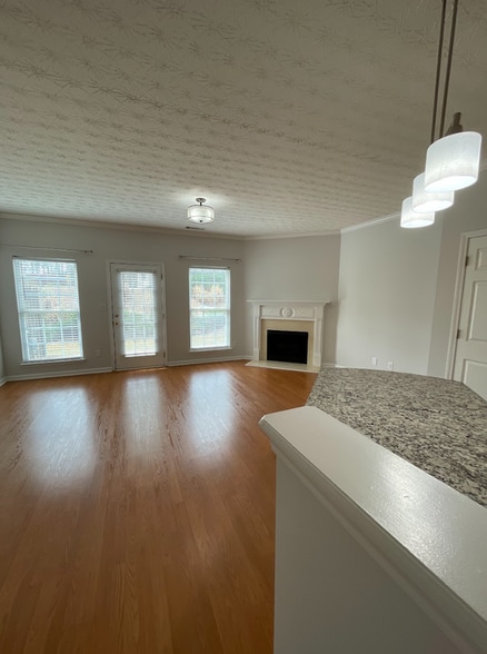 Building Photo - 660 Kenridge Way