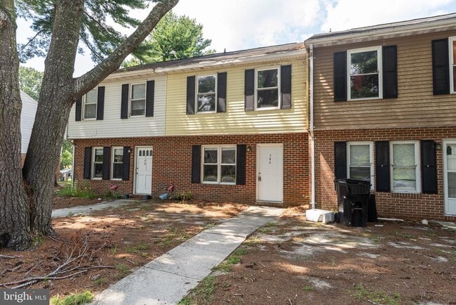 Building Photo - 746 Hemlock St
