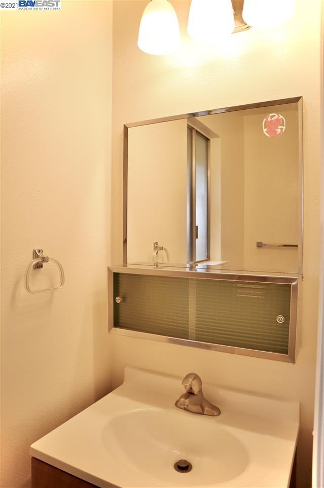 Building Photo - 5554 Roundtree Common