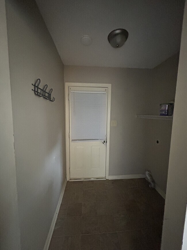 Building Photo - 2034 Carneal Ln