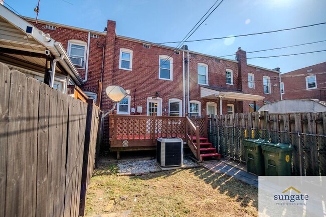 Building Photo - 5318 Patrick Henry Dr