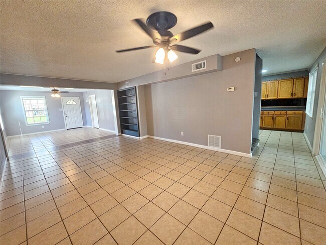 Building Photo - 108 Oriole Ln