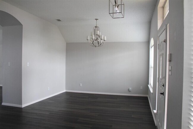 Building Photo - 2101 Sterling Ln