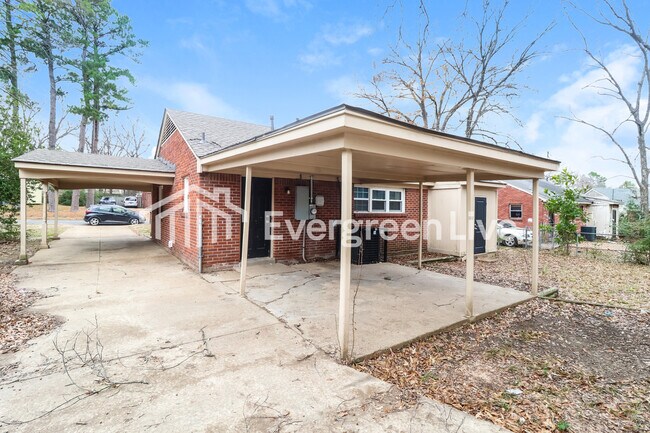 Building Photo - 4053 Chippewa Rd
