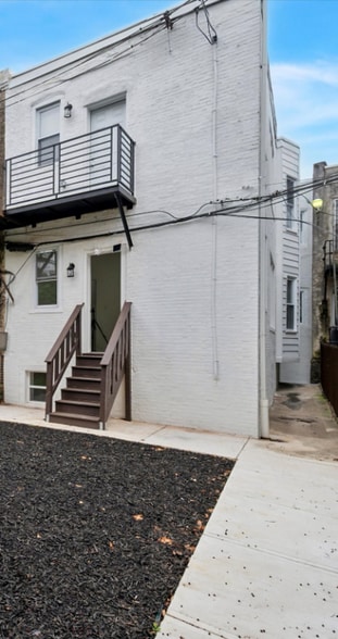 Building Photo - 5431 Walnut St