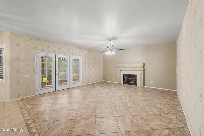 Building Photo - 1722 E Samuel Dr