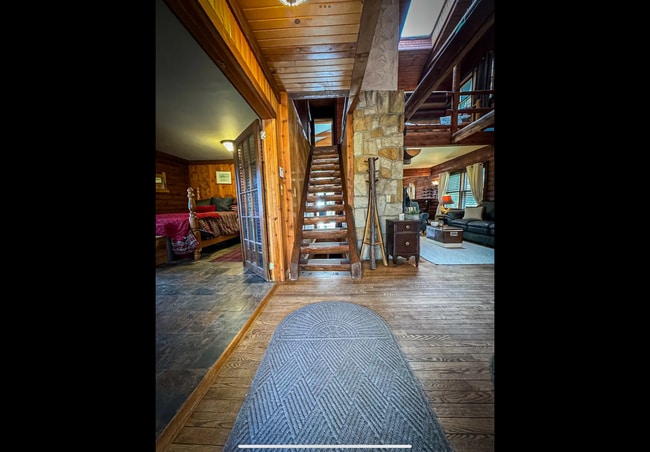 Building Photo - 27 Ann St