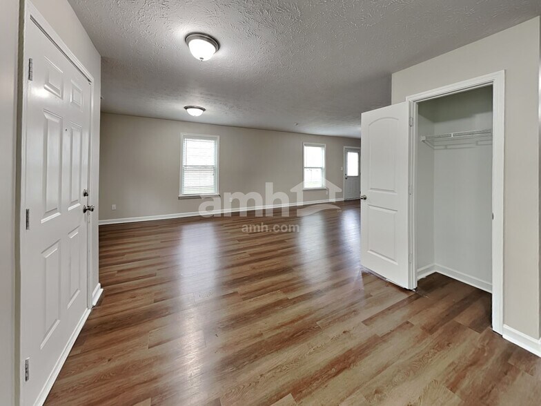 Building Photo - 2364 Blackthorn Dr