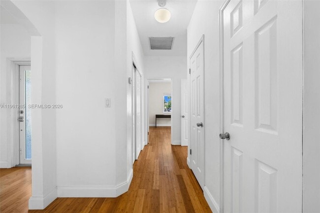 Building Photo - 404 N Shore Dr