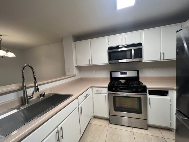 Kitchen - 31230 Taylor Ln