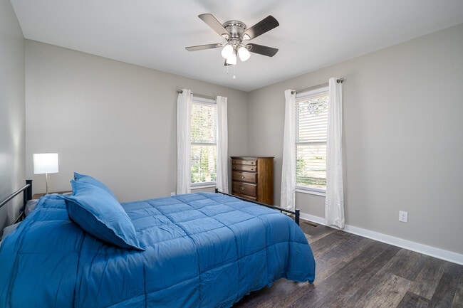 Downstairs Right Bedroom - 1800 Cumberland Trce