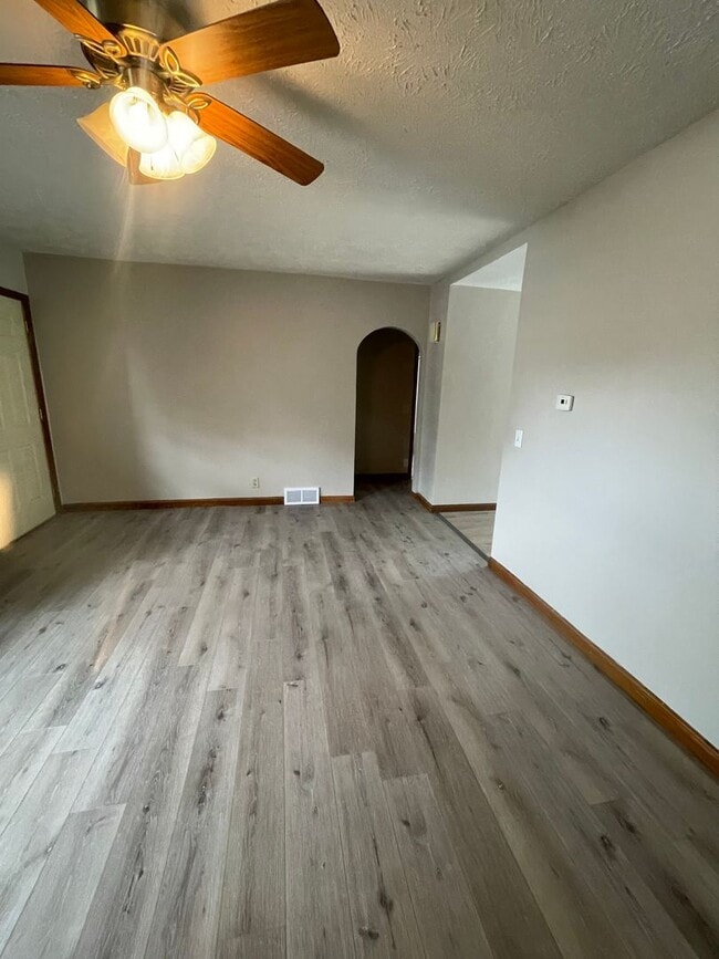 Building Photo - PRICE REDUCED! 4 Bedroom, 1.5 Bathroom Hou...