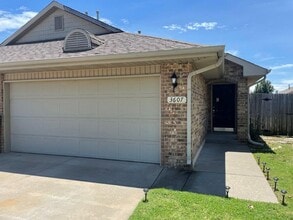 Building Photo - 3607 Vanguard Dr