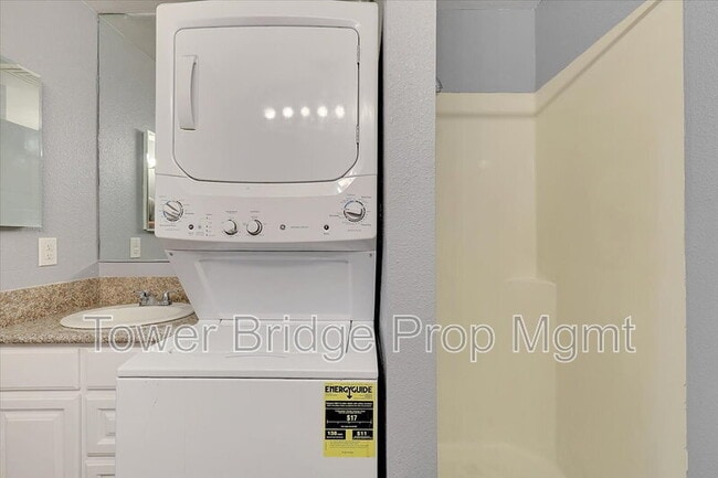 Building Photo - 122 I St