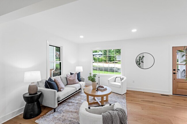 Building Photo - 28 Douglas Dr